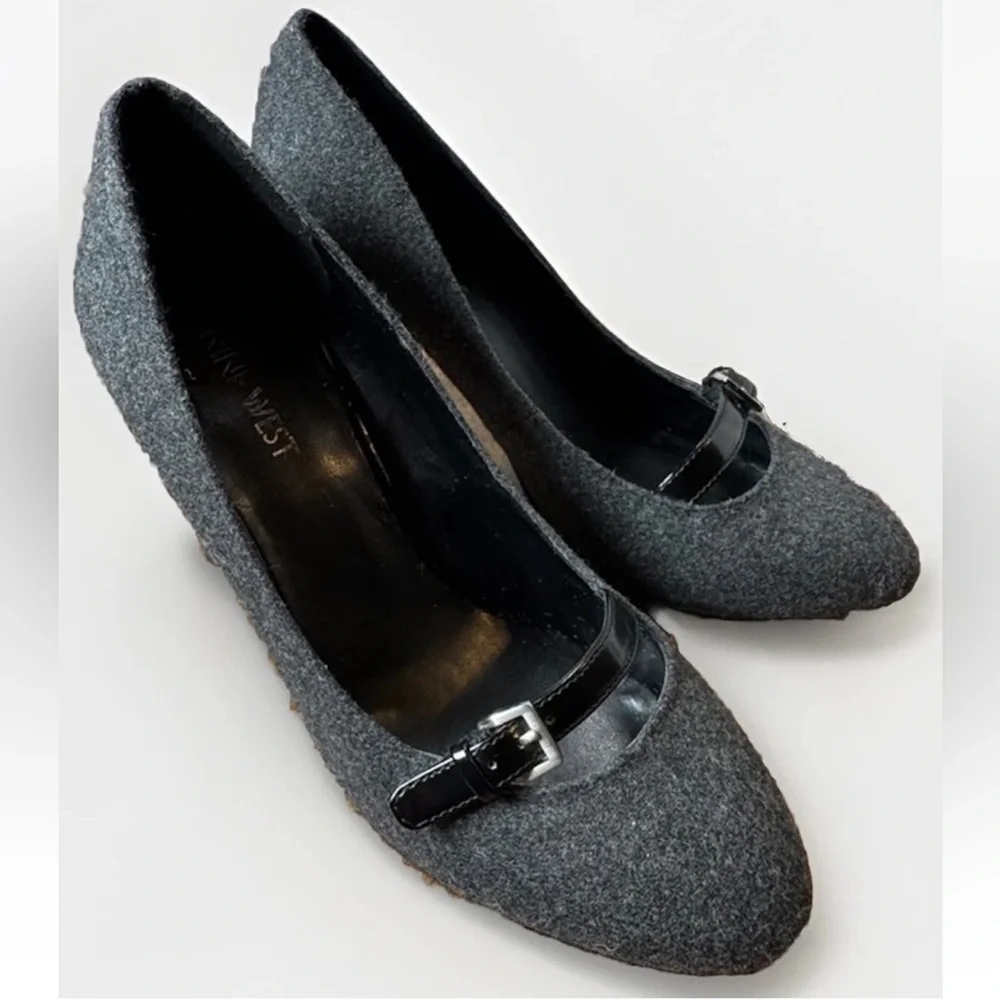 (7.5.) NINE WEST Dark Gray Textile Tall Heeled Shoes w/ Patent Leather
